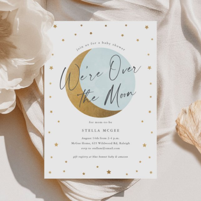 Convite Dourado sobre o Chá de fraldas dos Meninos de Scri (Gold Over the Moon Script Boys Baby Shower Invitations.)