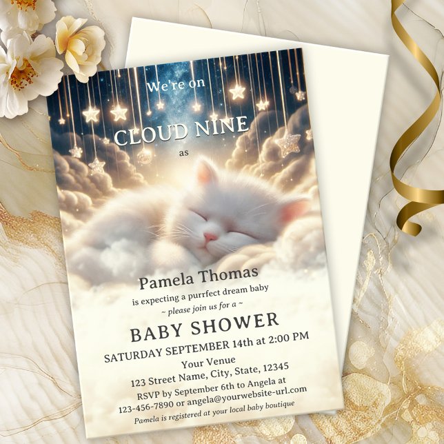 Convite Dream Baby Cloud Nine Chá de fraldas (An adorable baby shower invitation featuring a kitten sleeping on cloud nine with twinkling stars)