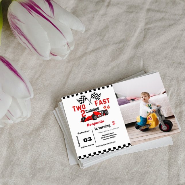 Convite Duas festas de segundo aniversário Rapaz de corrid (Criador carregado)