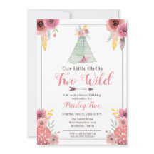 Duas Garotas de Boho Selvagem no Segundo Aniversár