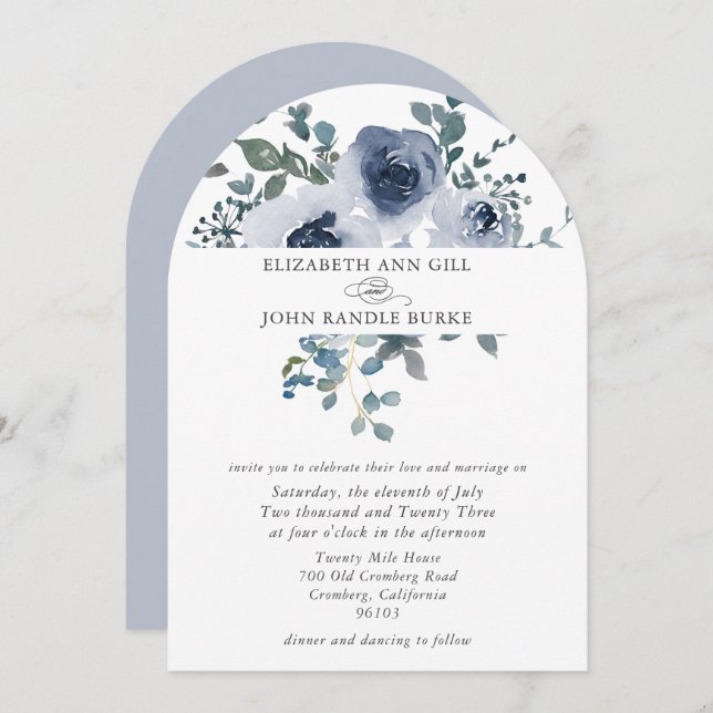 Convite Dusty Blue Floral and Grey Arch Wedding Invitation (Frente/Verso)