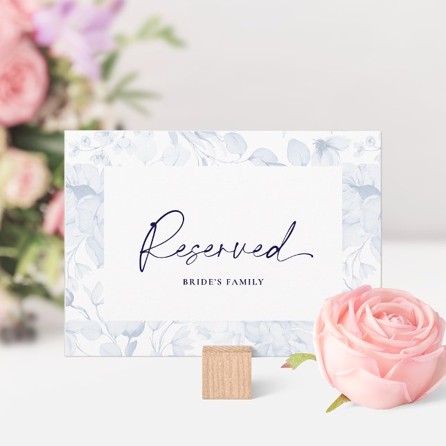 Convite Dusty Blue Floral Reserved Seating Card  (Criador carregado)