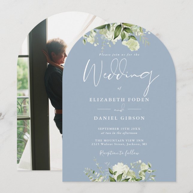 Convite Dusty Blue Greenery Foto Floral Arco de Casamento (Frente/Verso)