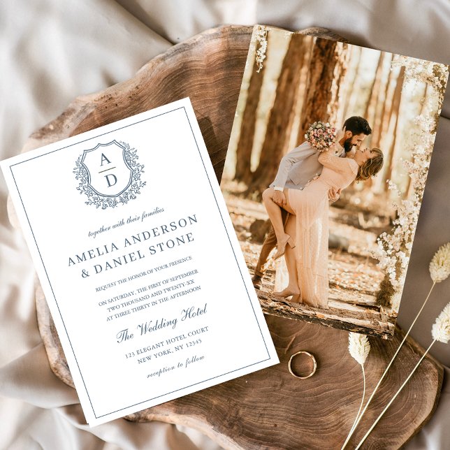 Convite Dusty Blue Leafy Crest Monograma Casamento Elegant (Criador carregado)