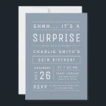 Convite Dusty Blue Modern Typografia Surpresa Aniversário<br><div class="desc">A tipografia moderna e mínima diverte o convite de aniversário de surpresa para adultos em azul e branco empoeirados, excelente para 21ruas, 40º, 50º, 60º, 70, 80, 90 ou qualquer outra festa de aniversário de idade simples, festa surpresa ou qualquer outra ocasião! Personalize-o com o seu próprio texto e informações...</div>