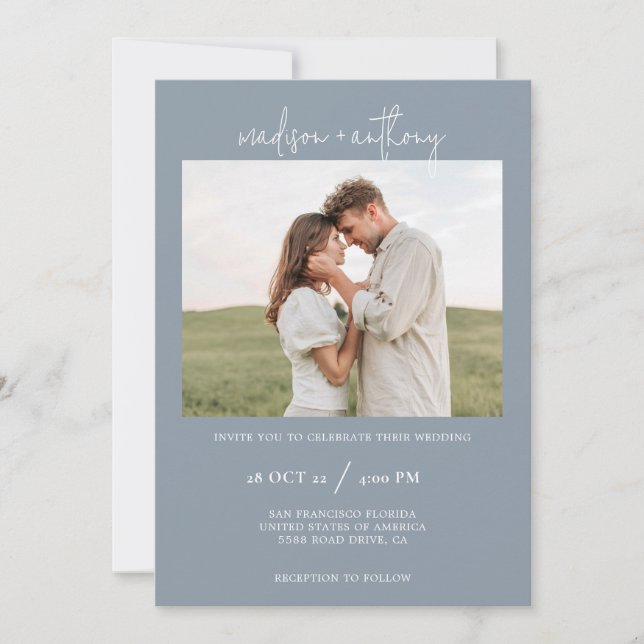 Convite Dusty Blue Na moda Script com Photo Wedding (Frente)