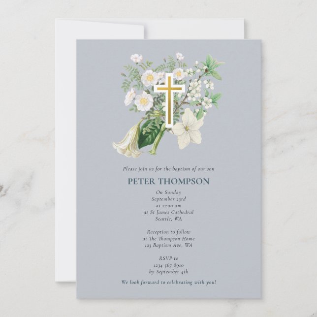 Convite Dusty Blue White Floral Cruz Religiosa Batismo (Frente)