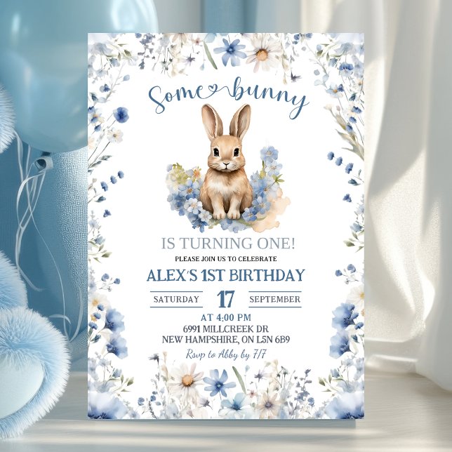 Convite Dusty Blue Wildflower Bunny 1st Birthday (Criador carregado)