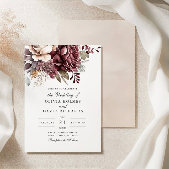 Convite Dusty Rosa e Burgundy Floral Boho Wedding (Dusty Rose and Burgundy Floral Boho Wedding Invitation on a silk tablecloth.)