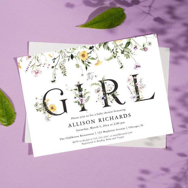 Convite É um chá de fraldas de flores amarelas roxas (Criador carregado)