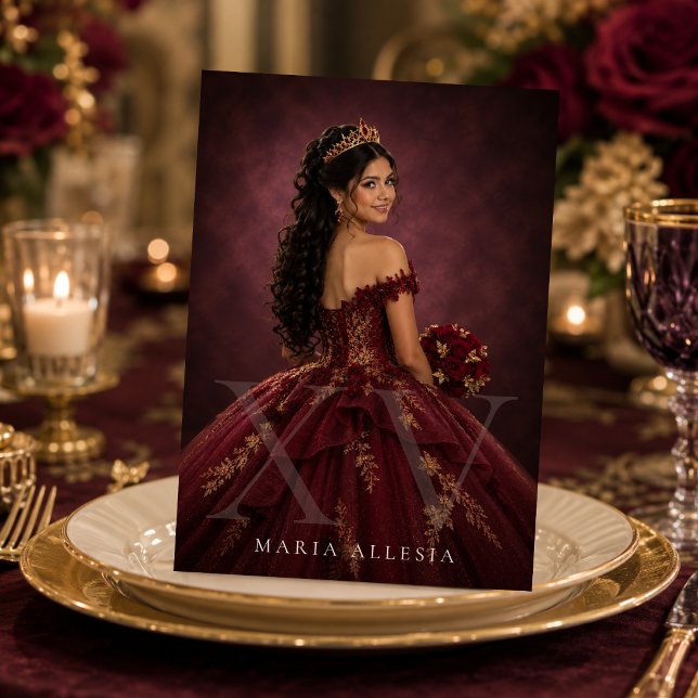 Convite Editorial Quinceañera Dourado Borgonha (Criador carregado)