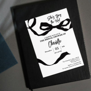 Convite ela é casando chá de panela preto e branco
