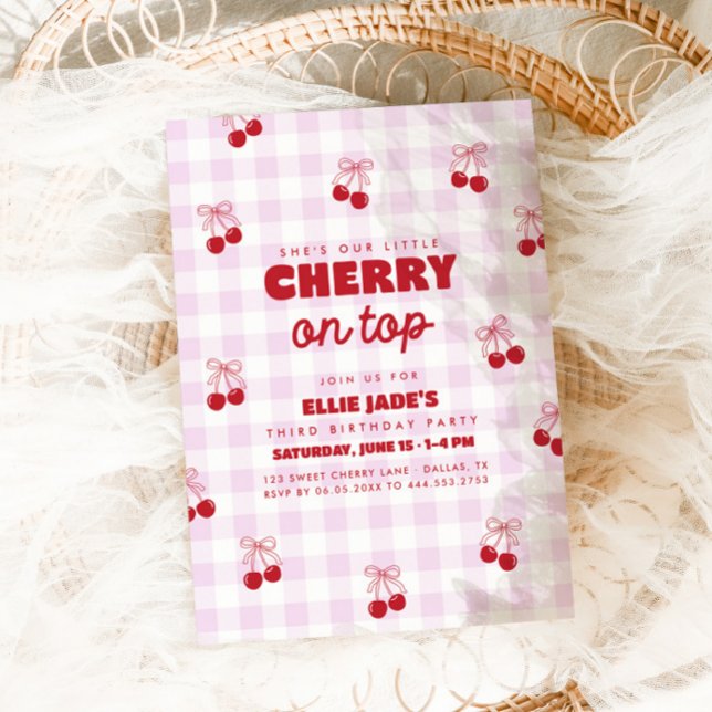 Convite Ela é Nossa Cereja no Topo de Gingham Rosa de Aniv (Criador carregado)