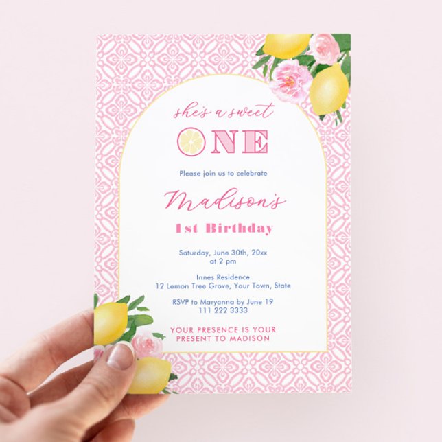 Convite Ela é uma festa de primeiro aniversario rosa com l (Sweet One Citrus-themed pink floral 1st birthday party invitations for girl)