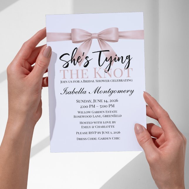 Convite Ela Está Amarrando o Nó Tema Laço Rosa (She’s Tying the Knot Theme Blush Pink Bow Invitation
)