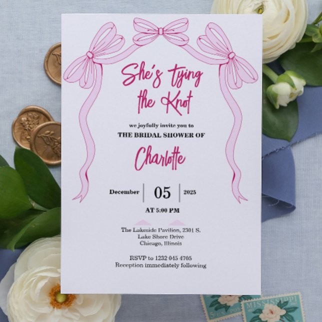 Convite Ela Está Dando o Nó Laço Rosa Simples Chuveiro de  (she's tying the knot minimalist pink bow coquette bow bridal shower simple hand drawn)