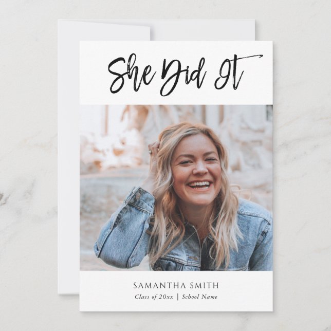 Convite Ela Fez A Graduação De Fotos De Caligrafia Moderna (Frente)