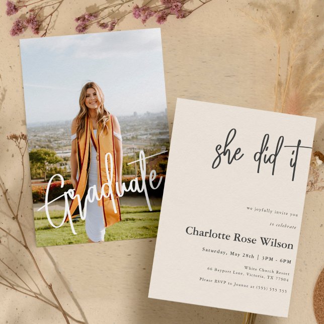 Convite Ela Fez Foto Cor-De-Rosa, Graduação Moderna De Ten (Criador carregado)