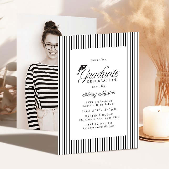 Convite Elegância Clássica Listrada em Script Foto Graduaç (Classic Striped Elegance Script Photo Graduation Invitation)
