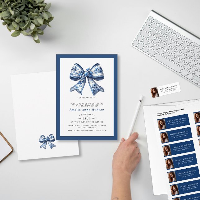 Convite Elegant Blue Floral Bow Photo Graduation Party (Criador carregado)