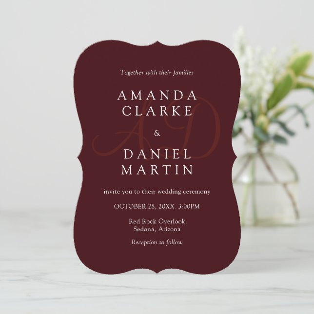 Convite Elegant Deep Burgendy Wedding Monogram Initials  (Em pé/Frente)