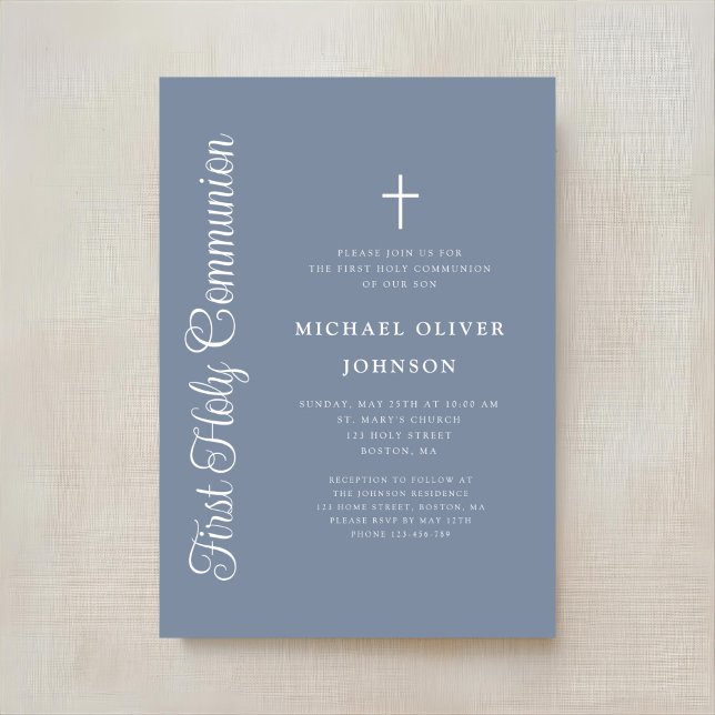 Convite Elegant Dusty Blue Script Boy First Communion (Criador carregado)