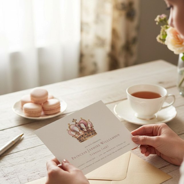 Convite Elegant Gold and White Stripes Princess Birthday  (Criador carregado)