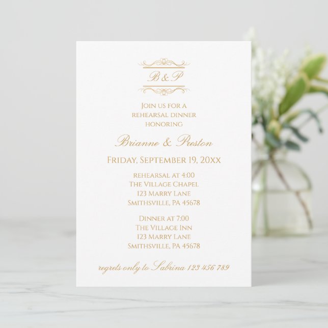 Convite Elegant Modern Gold Monogram Rehearsal Dinner (Em pé/Frente)