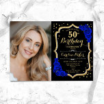 Convite Elegante Black Royal Blue Photo 50º aniversário<br><div class="desc">Elegante convite de 50 anos florais com sua foto. Design azul real preto de vidro com ouro brilhante falso. Apresenta rosas azuis de safira, fonte de script e confetti. Perfeito para uma festa de comemoração de na moda adulto. Personalize com seus próprios detalhes. Pode ser personalizado para qualquer idade! Impressos...</div>