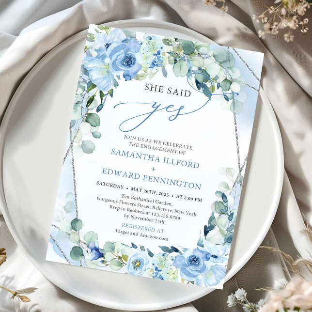 Convite Elegante Blue Floral Sage Green prata Ela disse si (modern calligraphy script blue flowers sage she said yes invitation)