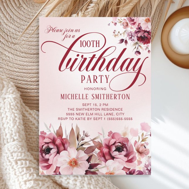 Convite Elegante Borgonha Rosa Floral 100º Aniversário (Elegant script 100th birthday party invitation with burgundy and pink watercolor floral
)