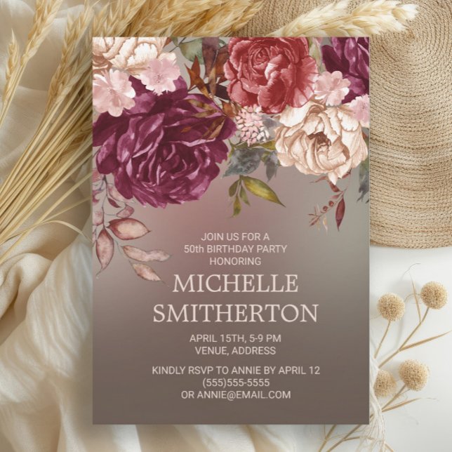 Convite Elegante Brown Burgundy Ivory Floral 50º Aniversár (Burgundy and cream floral on brown fall-colored 50th birthday party invitation)
