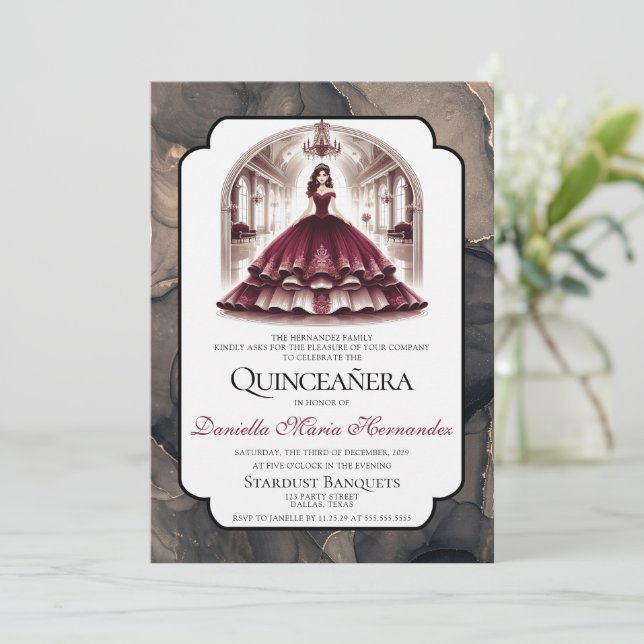Convite Elegante Burgundy Quinceañera (Em pé/Frente)