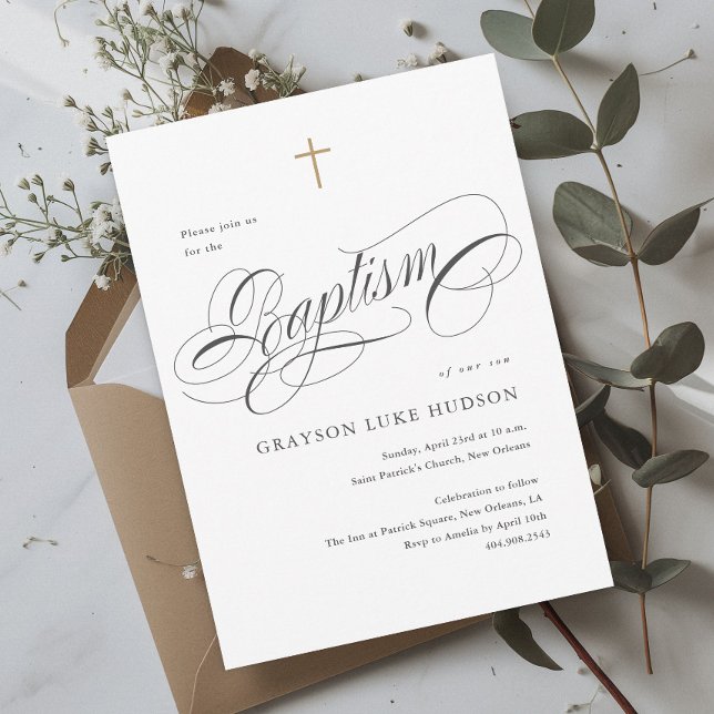 Convite Elegante Caligrafia em Script Preto e Branco Batis (Elegant black and white calligraphy and simple gold cross baptism invitation.)