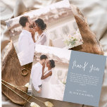 Convite Elegante Casamento Dusty Blue Obrigado Foto<br><div class="desc">Casamento azul minimalista,  obrigado Cartões que têm uma foto na frente e atrás. Os cartões de agradecimento contêm uma tipografia cursiva moderna,  escrita com letra de mão,  que é elegante,  simples e moderna para usar após a celebração do dia do casamento.</div>
