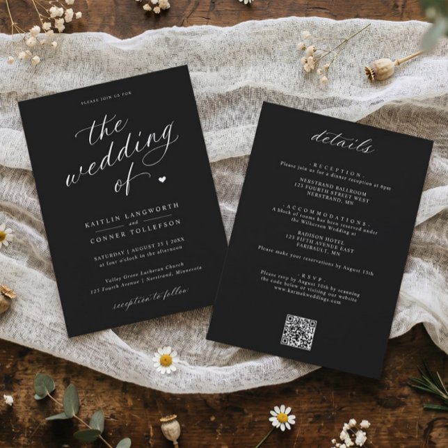 Convite Elegante Casamento Tudo em Um Script Preto e Branc (Black and white modern calligraphy all-in-one wedding invitation with elegant script and heart.)
