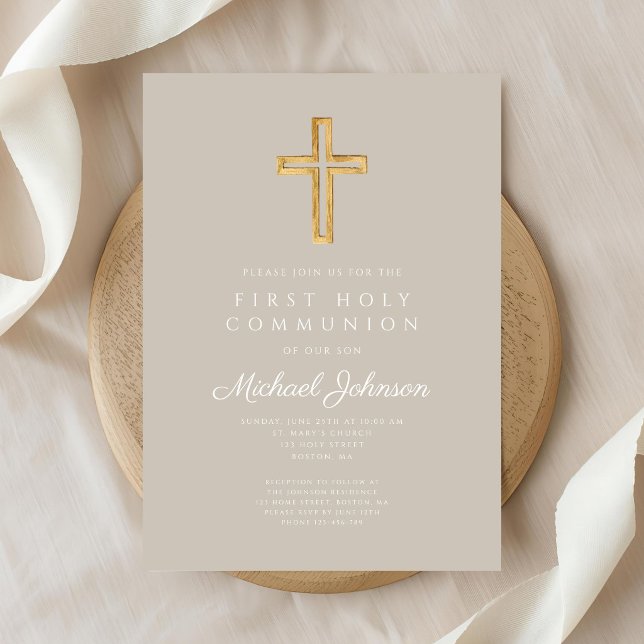 Convite Elegante Cruz Religiosa Bege Menino Primeira Comun (Elegant Taupe Religious Cross Boy First Communion Invitation)