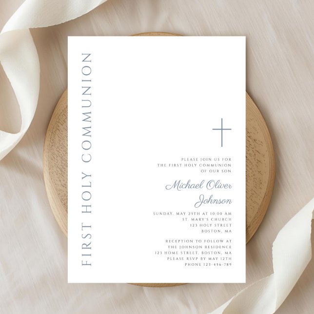 Convite Elegante Dusty Blue Script Primeira Comunhão Sagra (Elegant Dusty Blue Script First Holy Communion Invitation)