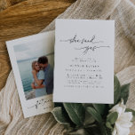 Convite Elegante "Ela Disse Sim" Chá de panela Fotográfico<br><div class="desc">Este é um chá de panela moderno minimalista que apresenta uma fonte de caligrafia impressionante emparelhada com uma simples fonte serif. Não é possível digitar a letra cursiva, mas as cores podem ser alteradas e o texto pode ser movido. Todos os outros elementos são 100% editáveis // Para designs correspondentes,...</div>