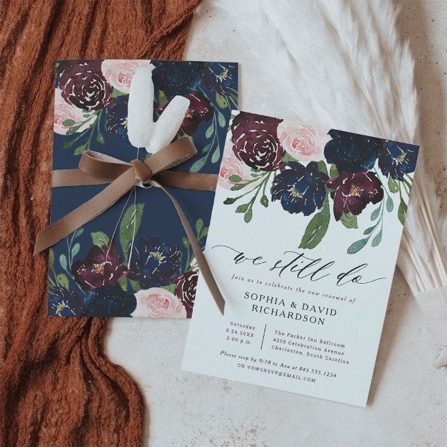 Convite Elegante Floral Azul Marinho e Ameixa | Renovação  (A lovely and elegant floral wedding vow renewal invitation, in navy blue and plum with modern script)
