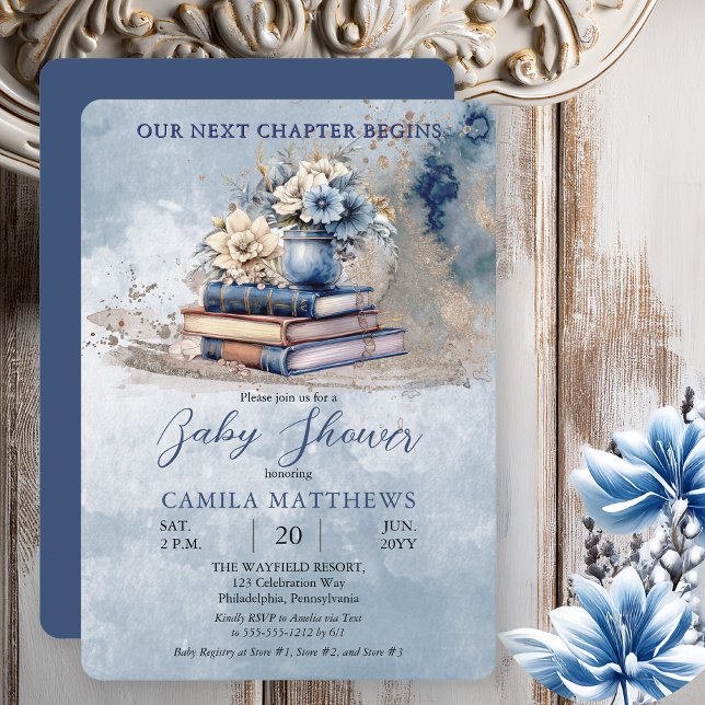 Convite Elegante Floral Books Nosso Próximo Chá de fraldas (Rustic Vintage Look Elegance "Our Next Chapter Begins" Old Books and Florals Blue Baby Shower Invite)