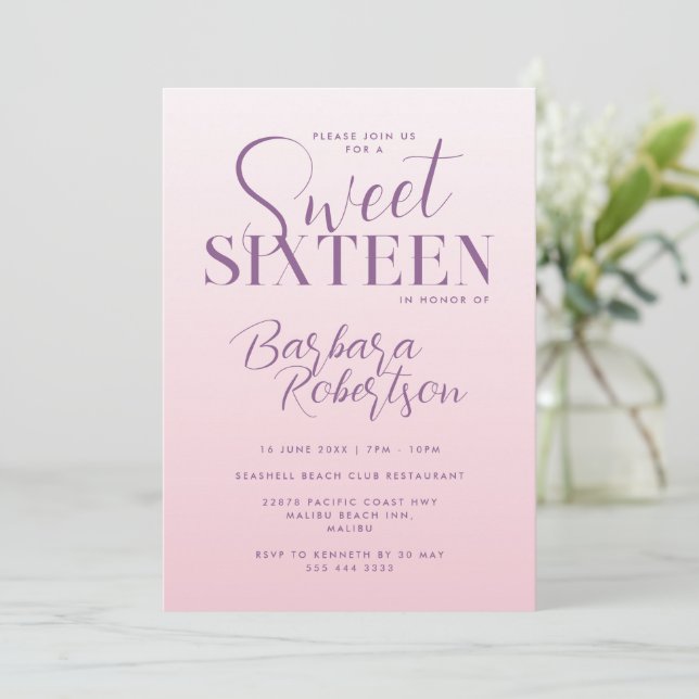 Convite Elegante Gradiente Rosa Script Sweet Sixteen (Em pé/Frente)