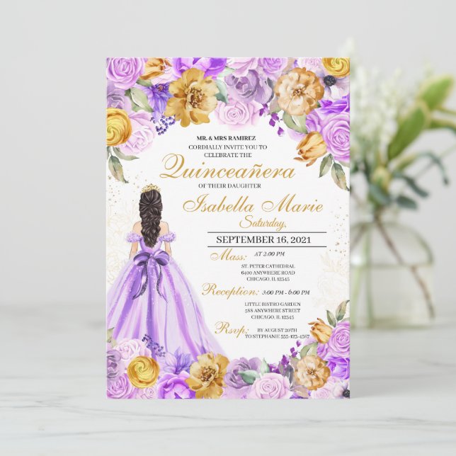 Convite Elegante Lilac e Dourada Quinceanera Floral Aniver (Em pé/Frente)