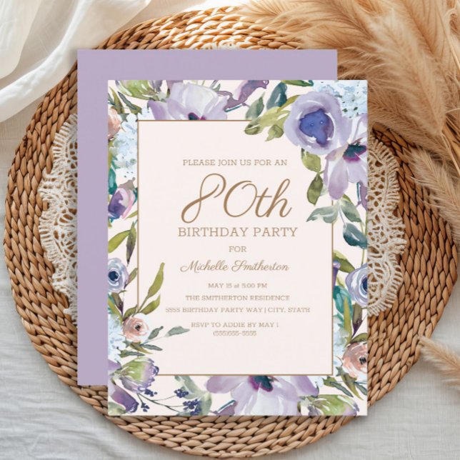 Convite Elegante Lilac Purple Floral 80 Aniversário (Purple watercolor floral 80th birthday party invitation)