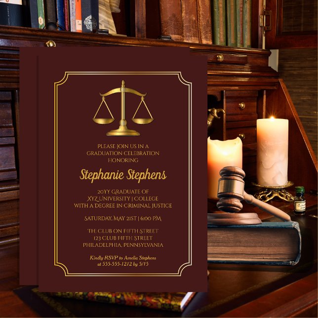 Convite Elegante Maroon Dourada Advogada Festa de formatur (Elegant Maroon and Gold Tone Law Attorney | Lawyer Graduation Announcement | Party Invitation )