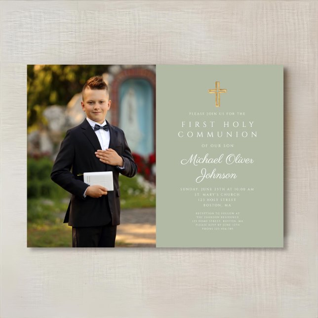 Convite Elegante Sage Green Photo Boy First Communing (Elegant Sage Green Photo Boy First Communion Invitation)