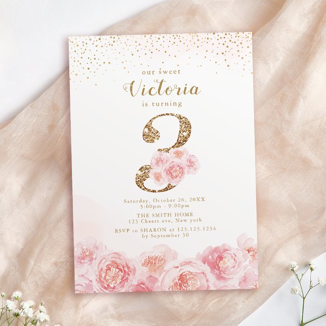 Convite Elegante script gold & blush aniversário de 3 anos (Elegant script gold & blush floral 3rd birthday invitation)