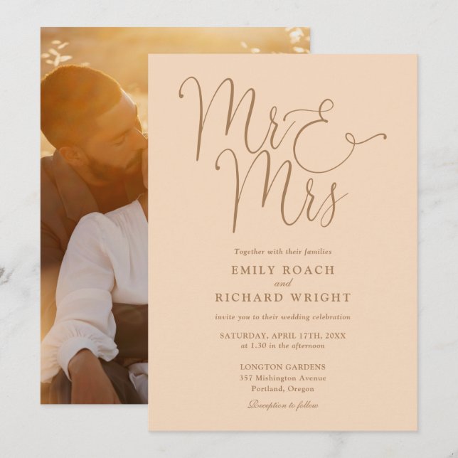 Convite Elegante Script Mr e Mrs Foto Soft Peach Casamento (Frente/Verso)