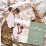 Convite Elegante Wedding Sage Green - Foto de agradeciment<br><div class="desc">Casamento Verde de Sage Minimalista Obrigado Cartões que têm uma foto na frente e atrás. Os cartões de agradecimento contêm uma tipografia cursiva moderna,  escrita com letra de mão,  que é elegante,  simples e moderna para usar após a celebração do dia do casamento.</div>