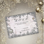 Convite Elegante Winter Snow Silver Christmas Weding RSVP<br><div class="desc">Marque seus calendários para uma união mágica de inverno com nosso convite RSVP de Casamento de Natal Elegante da Neve Inverno. Este convite de RSVP, do tipo um, é lançado com um design original e único capturando a essência de um casamento no inverno brilhante. A charmosa mistura de decorações de...</div>